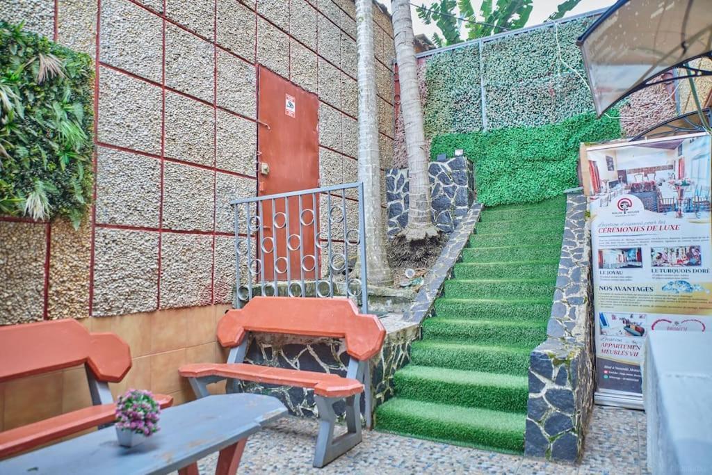Ninja House Studio Chic Le Turquois Dore Yaoundé Exterior foto